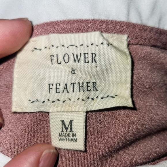 Flower a Feather Mauve Top With White Embroidered Collar And Jeweled Button M - Picture 11 of 16